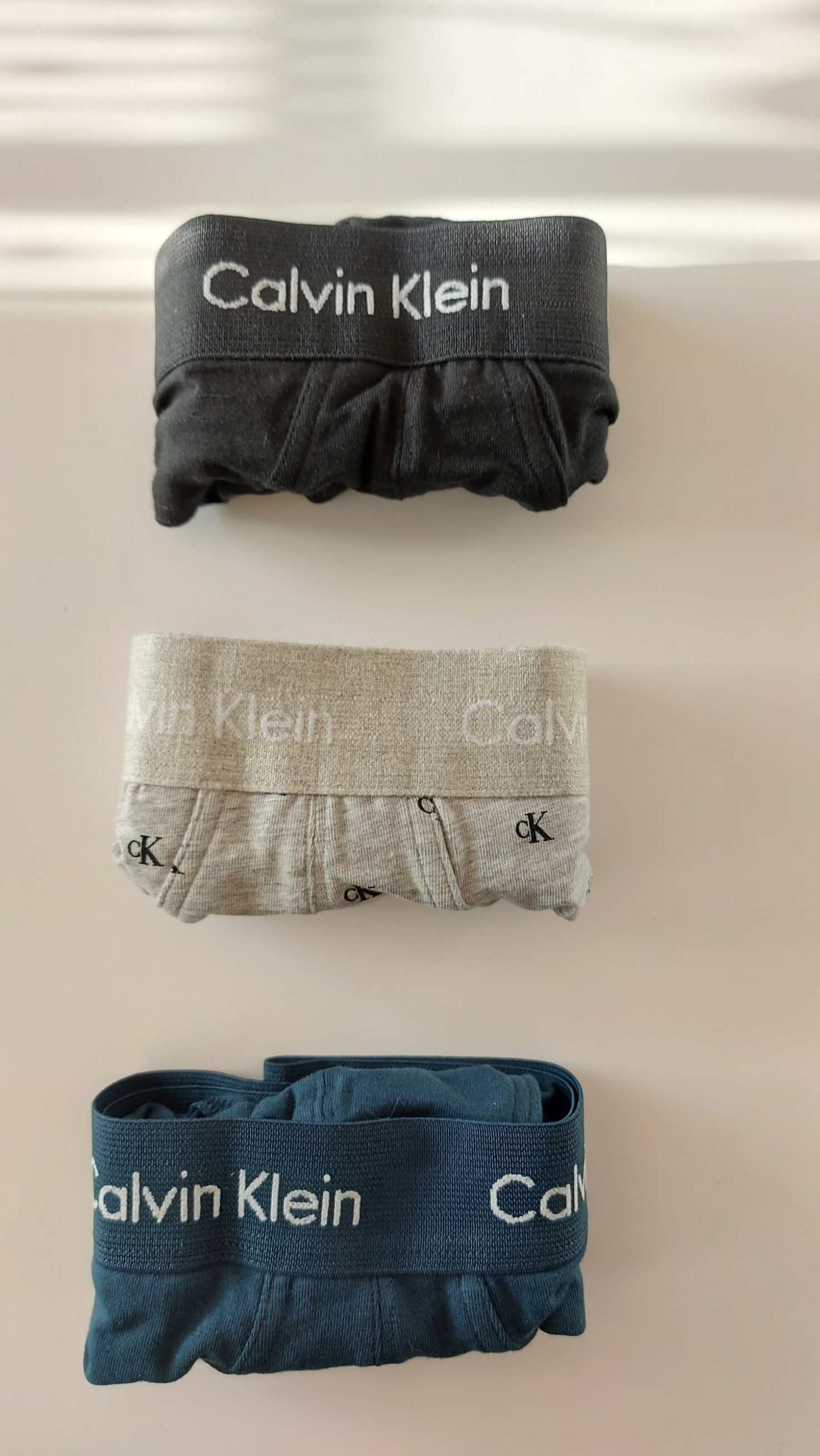3 PACK SLIP UOMO CALVIN KLEIN IN COTONE NERO, BLU E GRIGIO CON PICCOLI LOGHI - immagine 4