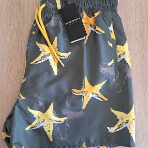 COSTUME UOMO A PANTALONCINO EMPORIO ARMANI VERDE MILITARE CON STELLE MARINE GIALLE