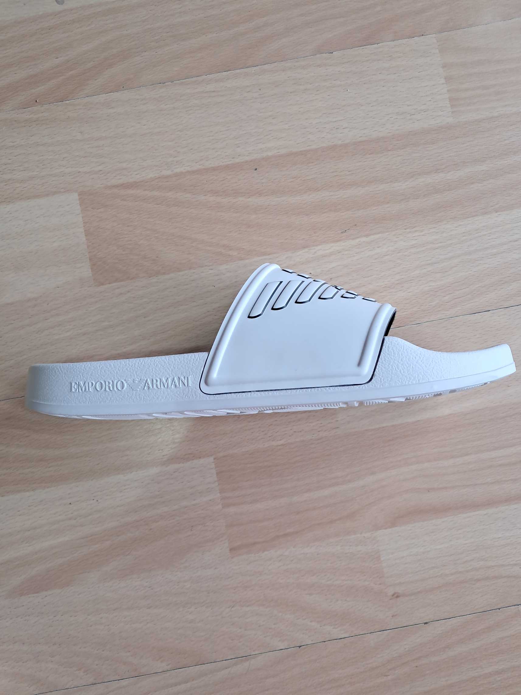 CIABATTA UOMO EMPORIO ARMANI BIANCA CON LOGO CON CONTORNI NERI - immagine 4