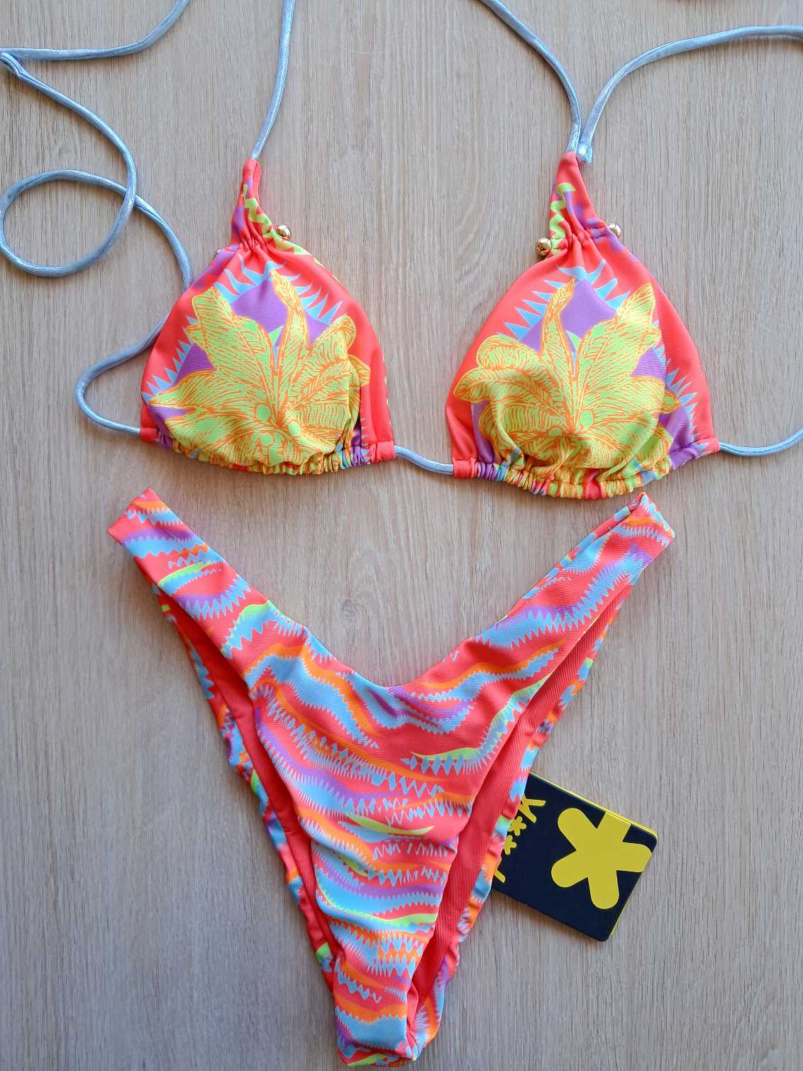 TRIANGOLO CON PIERCING COLORI FLUO