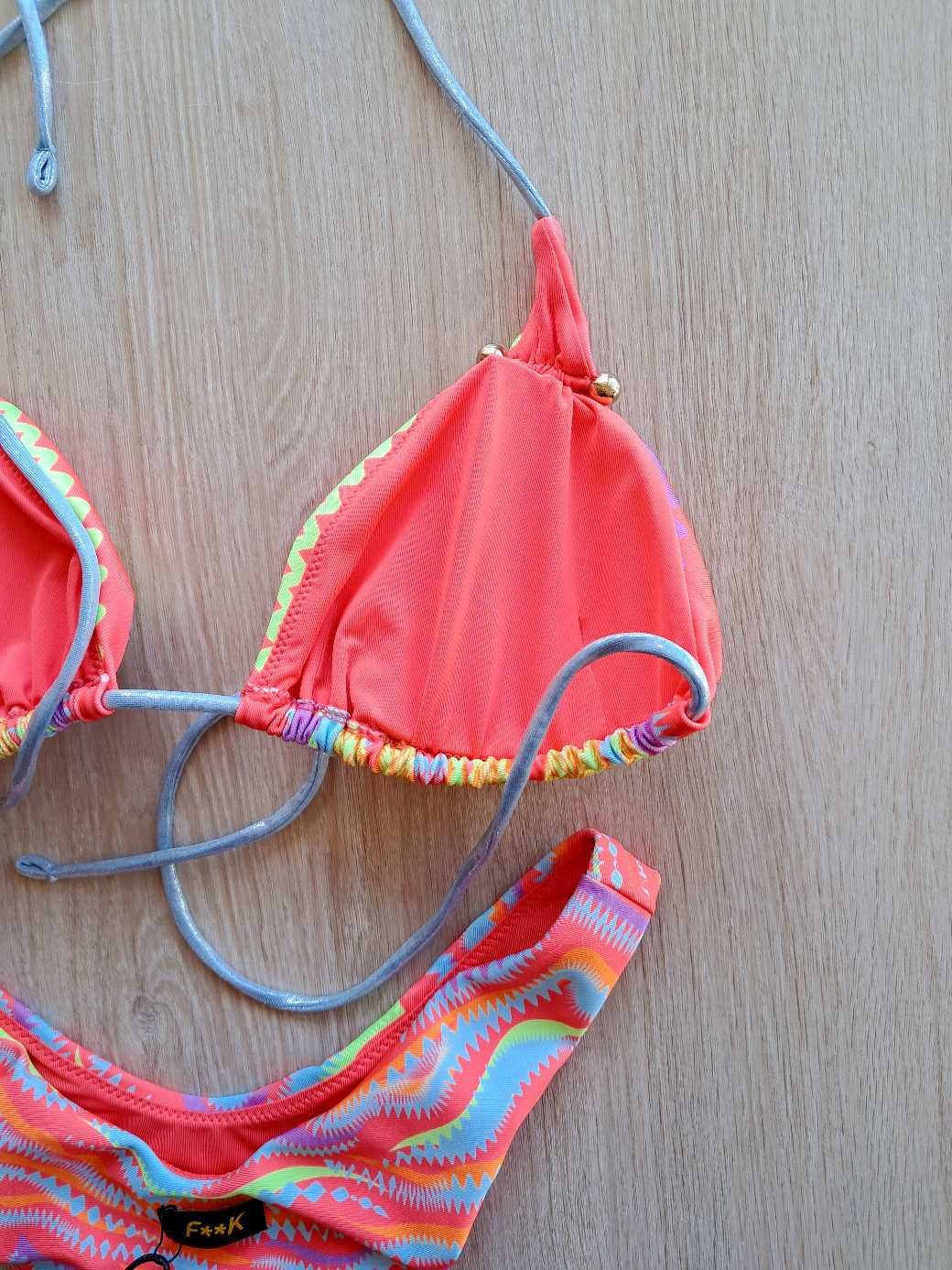 TRIANGOLO CON PIERCING COLORI FLUO - immagine 6