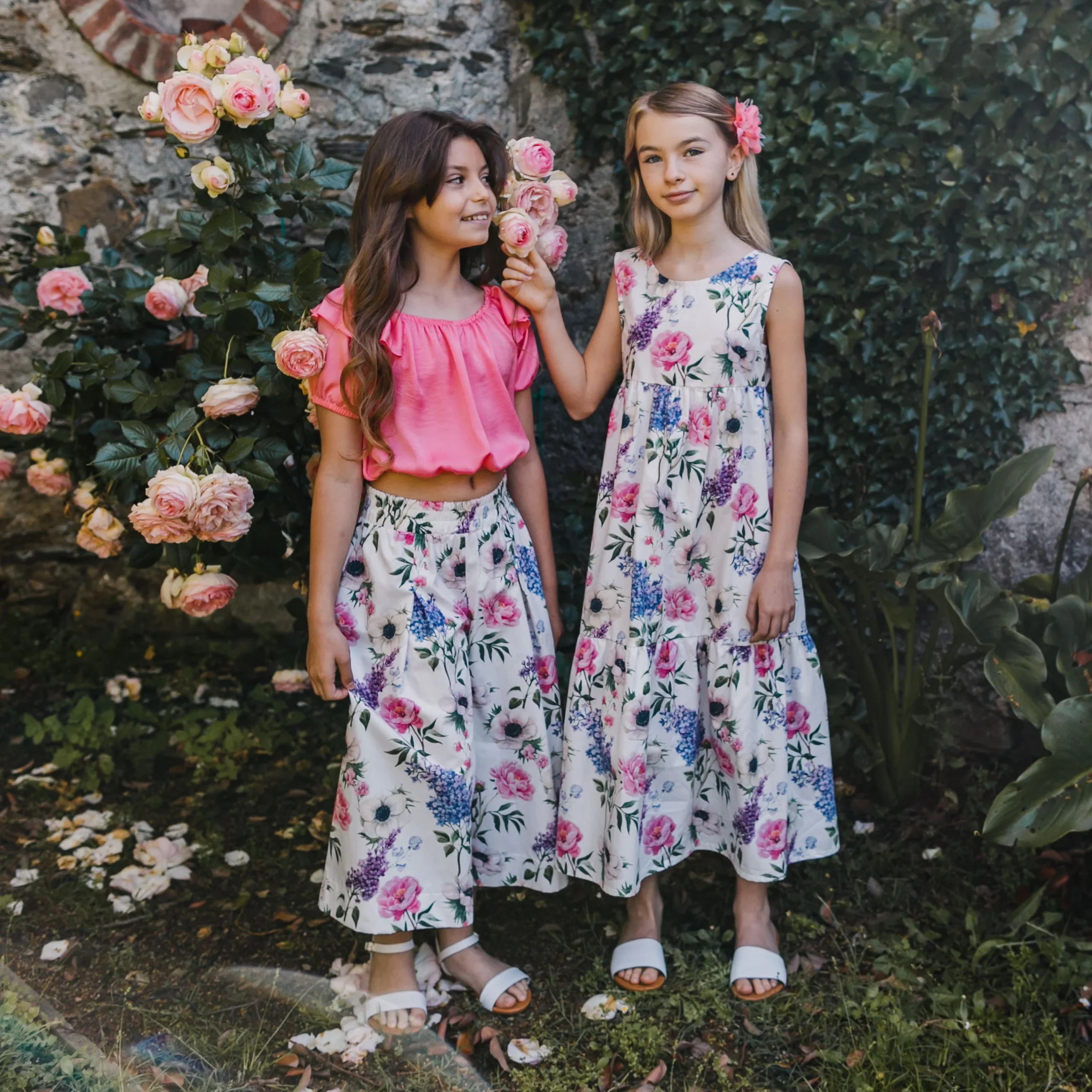 ABITO FANTASIA FLOREALE CON FIOCCO SUL RETRO