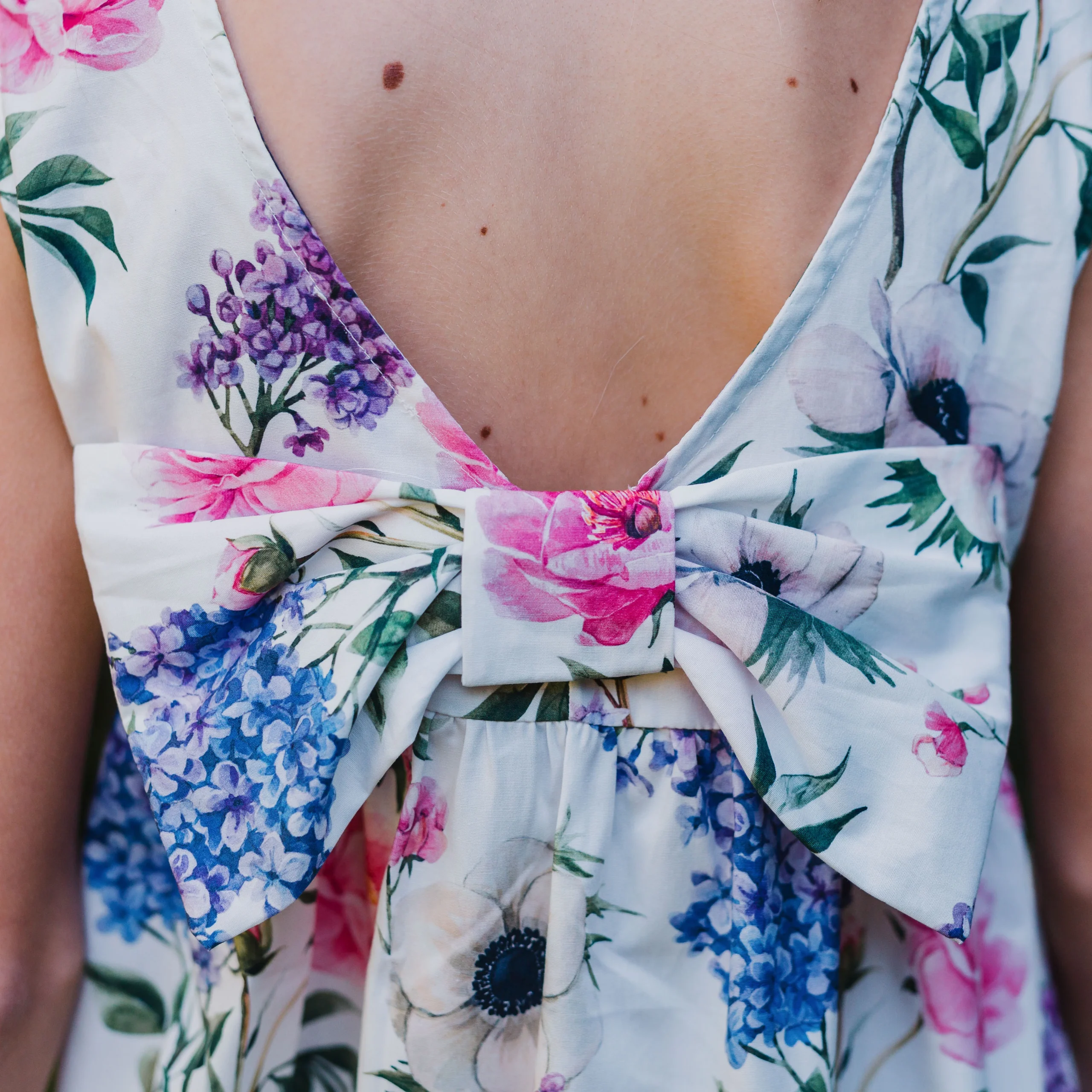 ABITO FANTASIA FLOREALE CON FIOCCO SUL RETRO - immagine 4