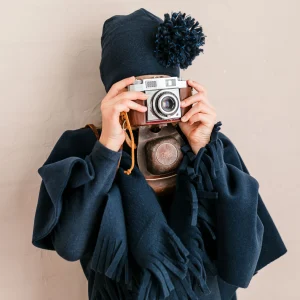 CAPPELLO CON POM PON LANA