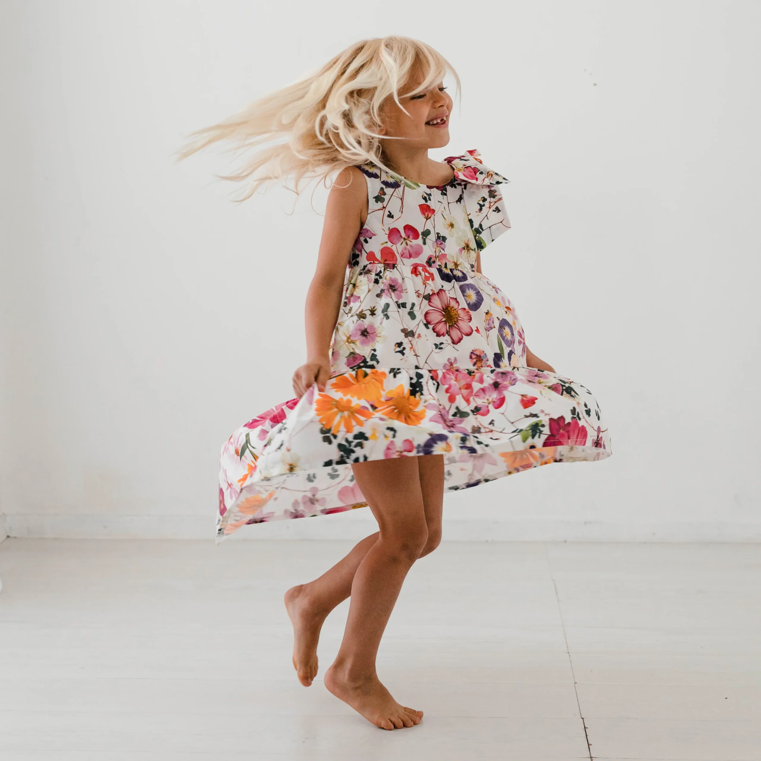 ABITO IN COTONE STAMPATO CON SPILLA A FIOCCO - immagine 2