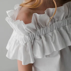 TOP CROPPED IN POPELINE