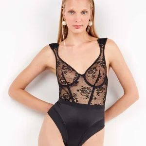 BODY GISELA CON COPPA PREFORMATA E FERRETTO E SPALLINA IMBOTTITA IN PIZZO E MICROFIBRA NERA