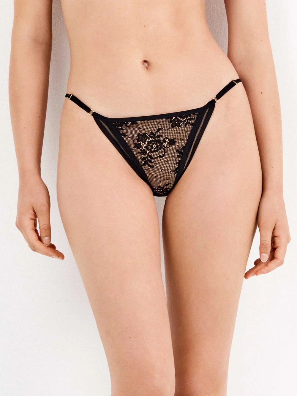 COMPLETO INTIMO DONNA GISELA CON REGGISENO A TRIANGOLO A BRASILIANA IN SEMPLICE PIZZO - immagine 8